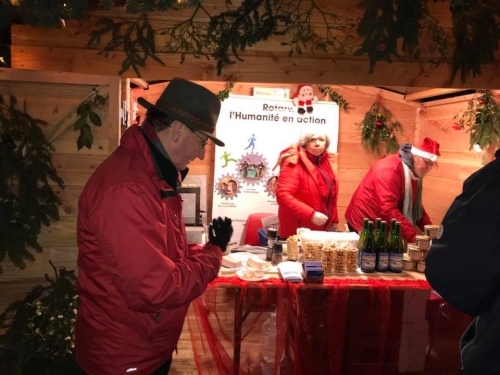 Notre président en compagnie de Mère et Père Noël.